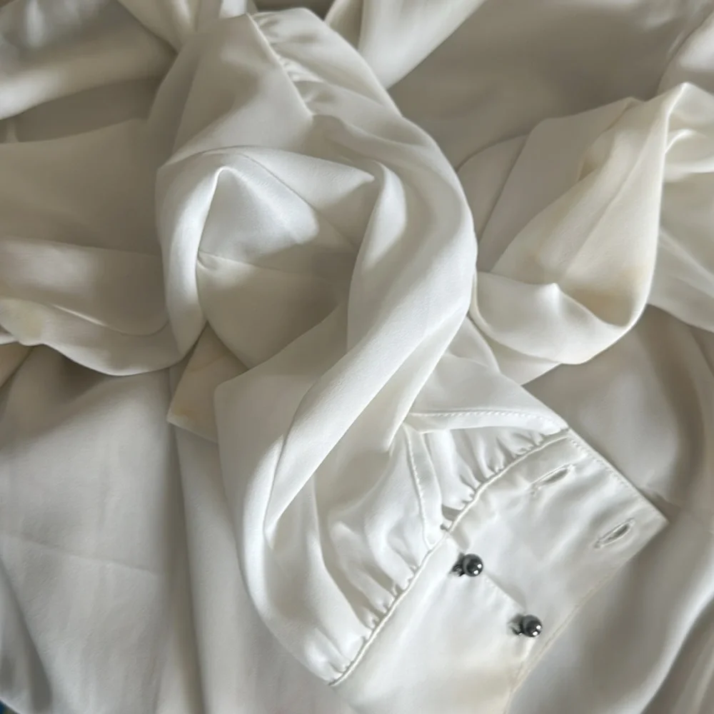 White - Picture 8 of 8